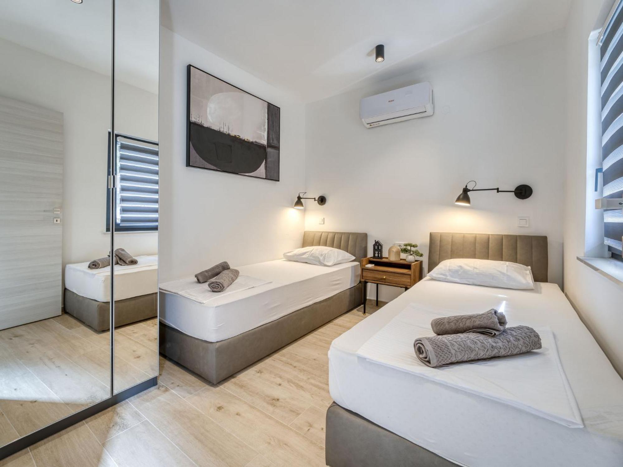 Domagoj - Mlk320 By Interhome * Malinska